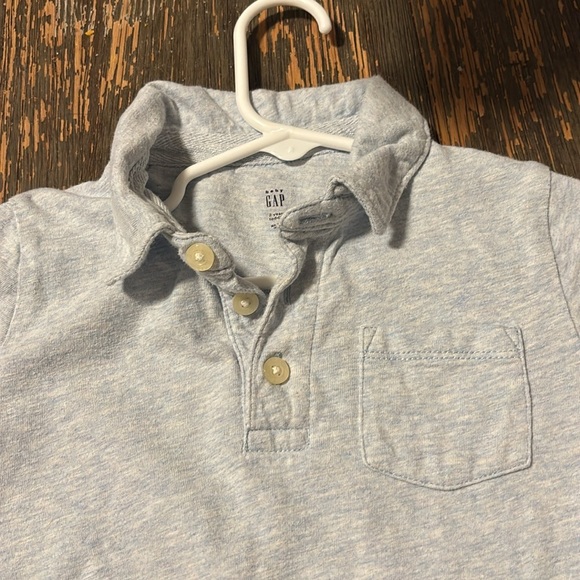 GAP Kids 2x 2T Button Down Shirts - 1xLight Blue SSS and 1xCream LSS. ExltCndtn - Picture 4 of 11